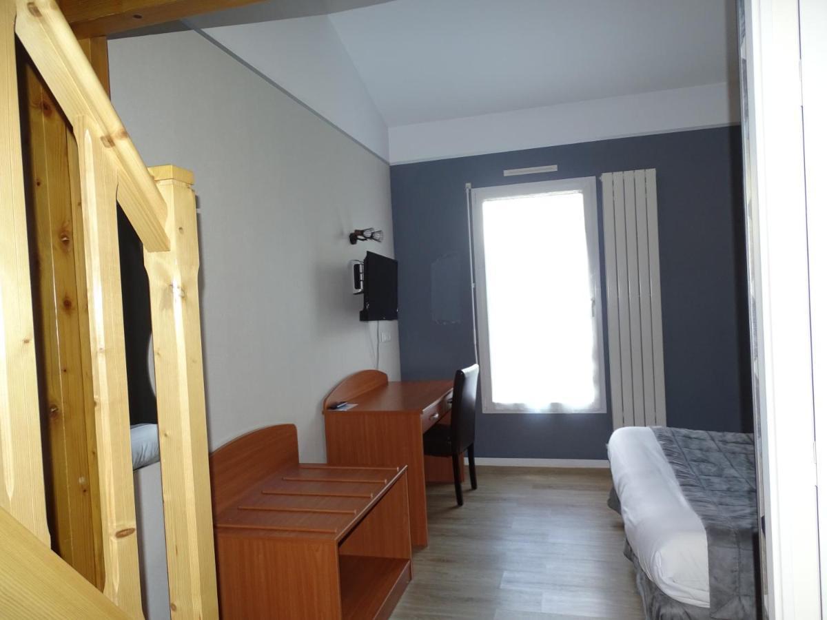 Hotel Les 3 Marchands Bressuire Extérieur photo