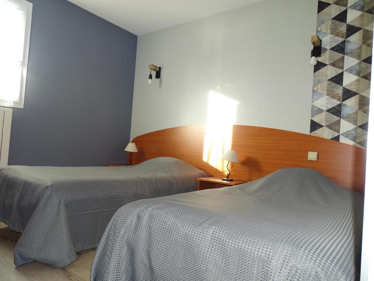 Hotel Les 3 Marchands Bressuire Extérieur photo