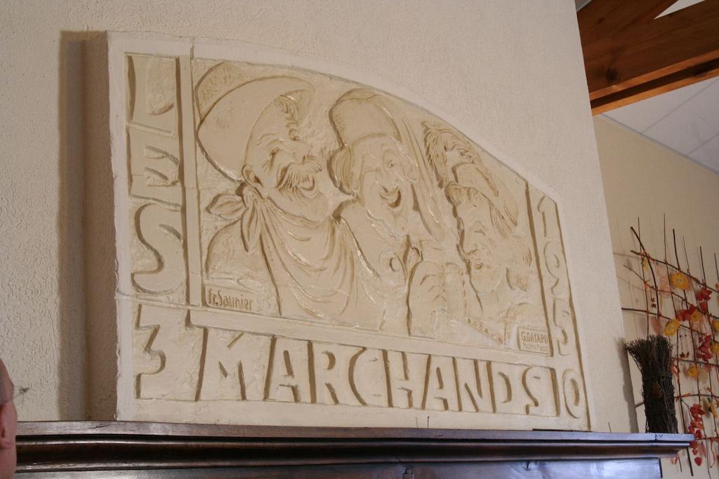Hotel Les 3 Marchands Bressuire Extérieur photo